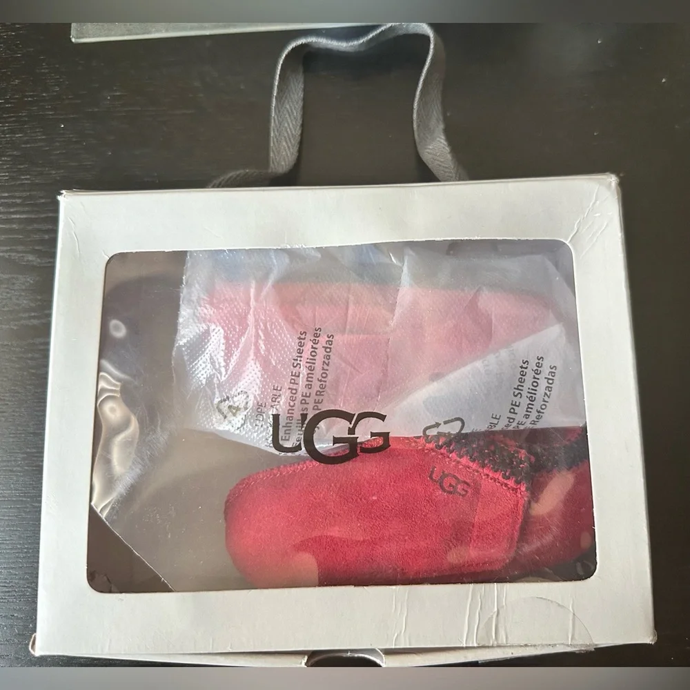UGG baby tasman